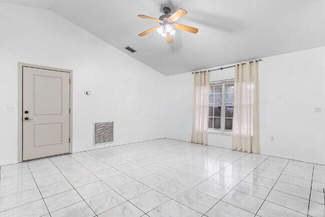 Building Photo - Updated 3BR Home with Fenced Backyard & Great Kitchen