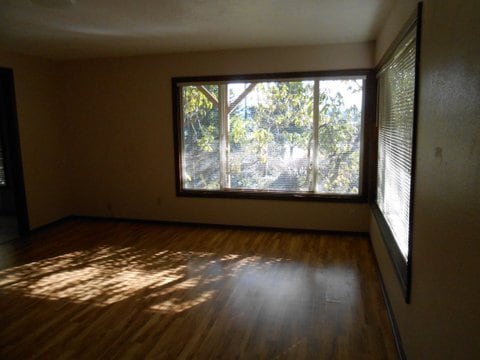 Building Photo - 3 Bedroom House in Newport!