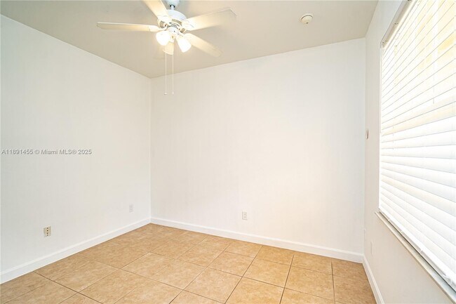 Building Photo - 8231 NW 127th Ln