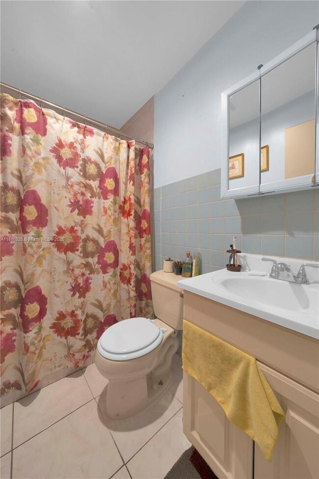 Building Photo - 334 E 18th St