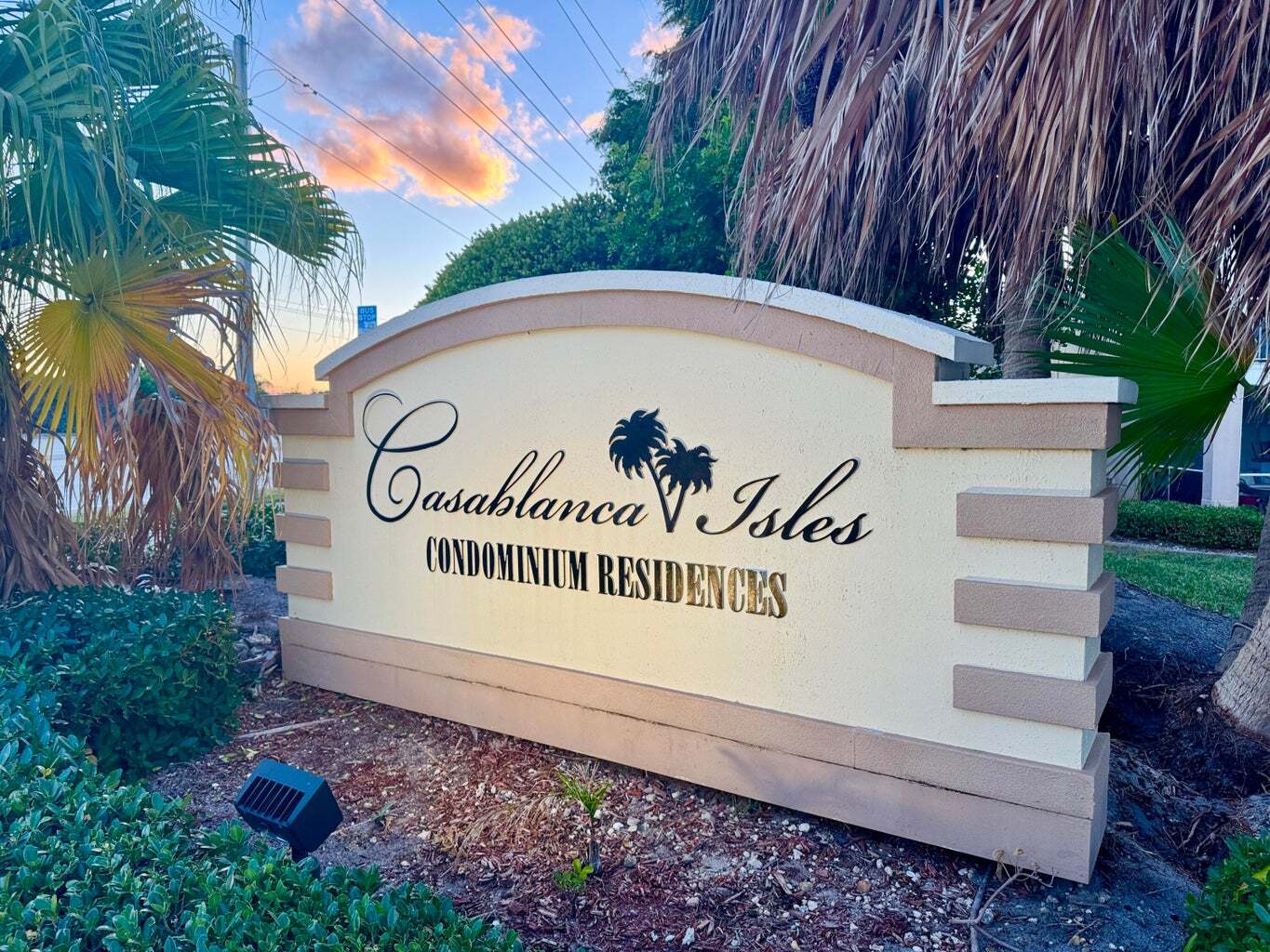 Building Photo - 815 W Boynton Beach Blvd