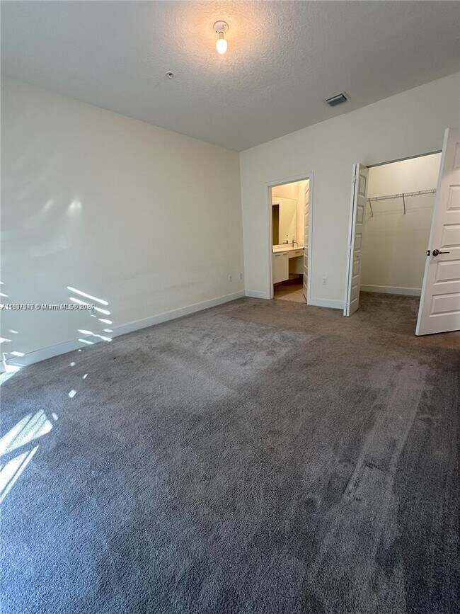 Building Photo - 4670 NW 84th Ave
