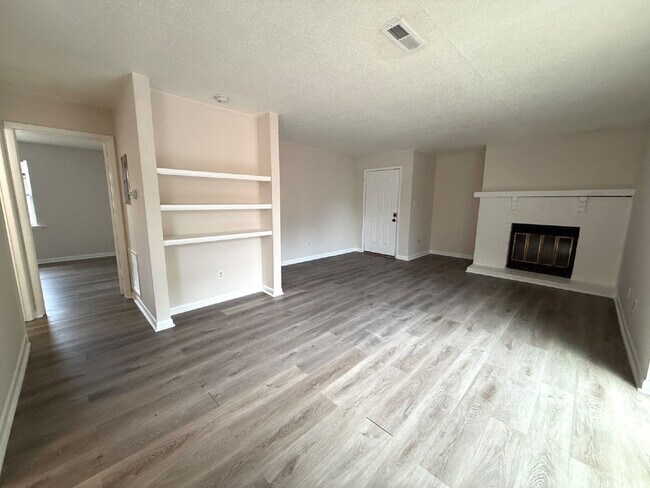Building Photo - Section 8 accepted. "Charming 2-Bed Oasis in Huntsville - Cozy 869 Sq. Ft. Retreat!"