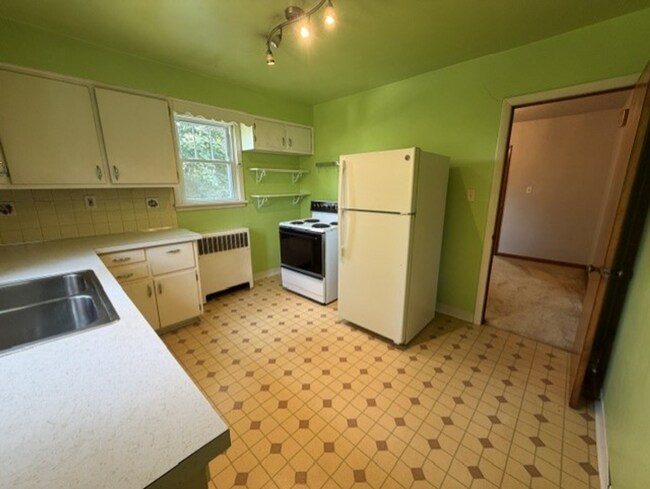 Building Photo - Three Levels of Living with 4 Bedrooms, 2 Full Bathrooms and Multiple Living Areas!