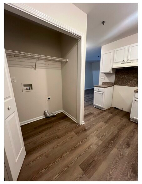 Building Photo - 517 W Market St