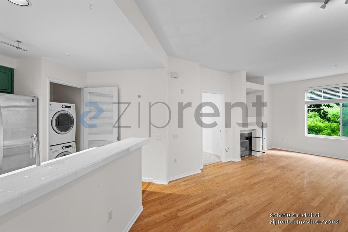Building Photo - 240 Caldecott Ln
