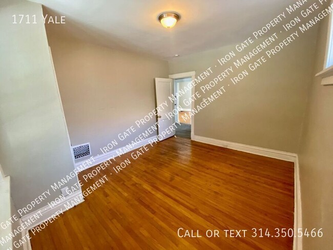 Building Photo - 1711 Yale-