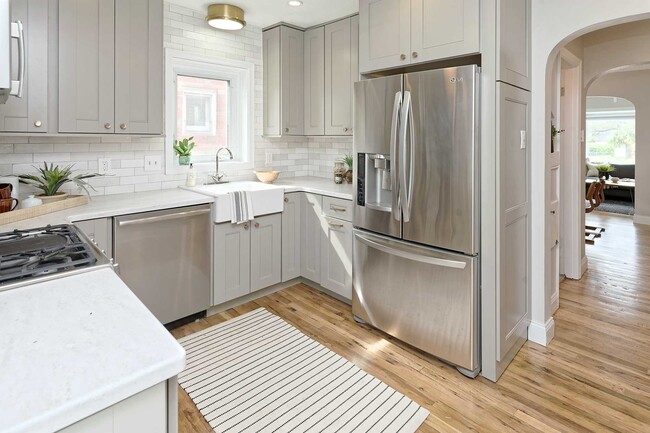 Building Photo - 3554 Jamieson Ave