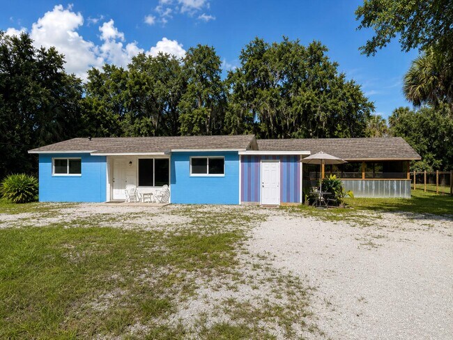Building Photo - 8012 US-1