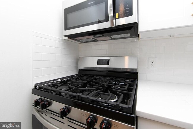 Building Photo - 32 Willis Ave