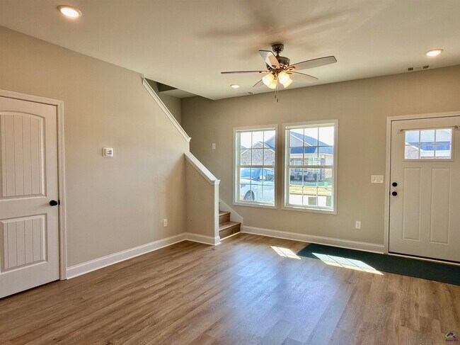 Building Photo - 212 Beau Claire Cir