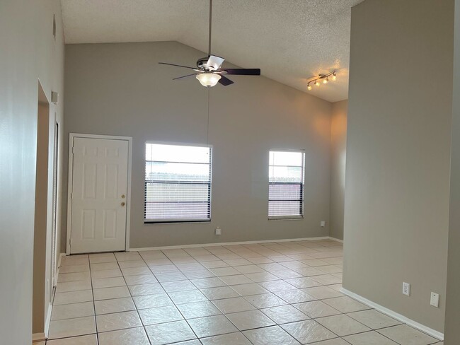 Building Photo - 2451 E Illiana St