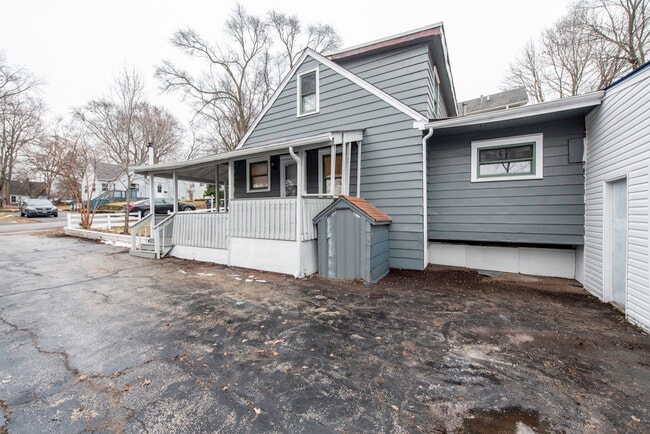 Building Photo - 510 Forest Glen Dr