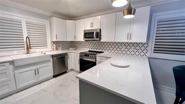 Building Photo - 6762 Via Regina