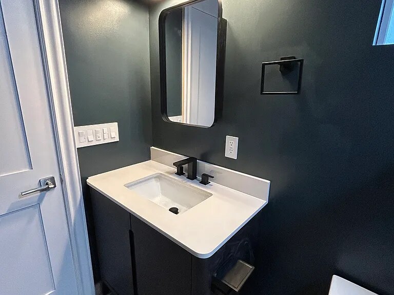 Building Photo - 2719 Alta St