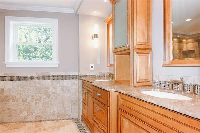 Building Photo - 62 Country Club Ln