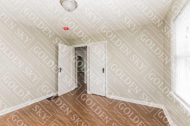 Building Photo - 206 W 13th St