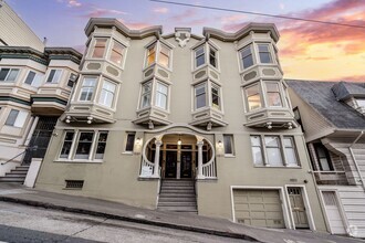 Building Photo - Gorgeous 4BR/2.5BA Nob Hill Home with Shar...