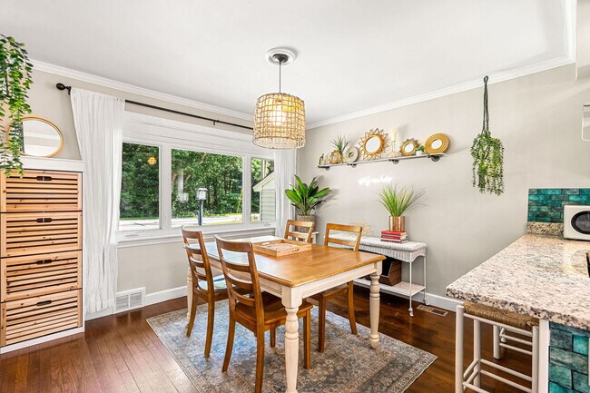 Building Photo - 6 Elwyn Rd