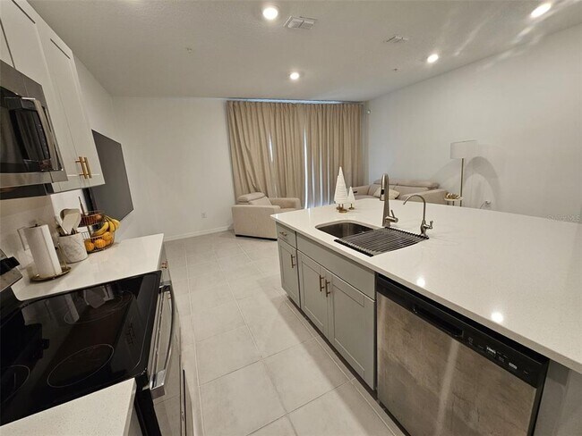 Building Photo - 4451 Arlington Ave