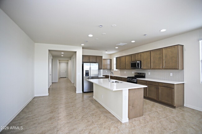 Building Photo - 815 W Finch Dr