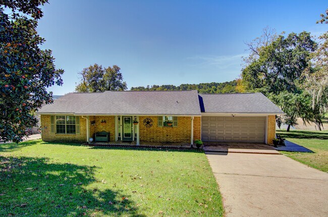 Building Photo - 150 Edgewater Way