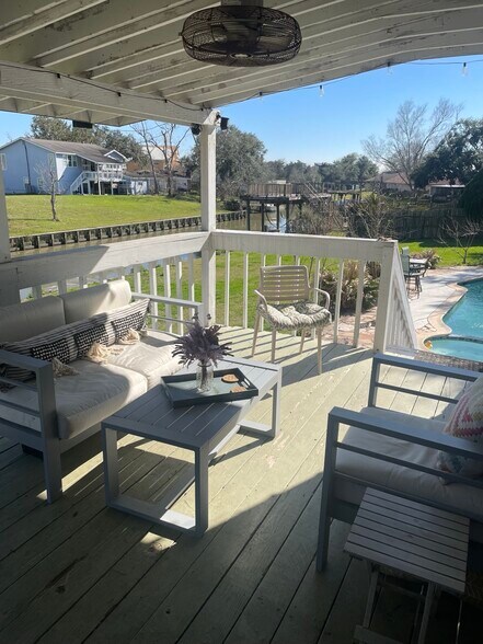 Building Photo - 204 Yaupon Dr