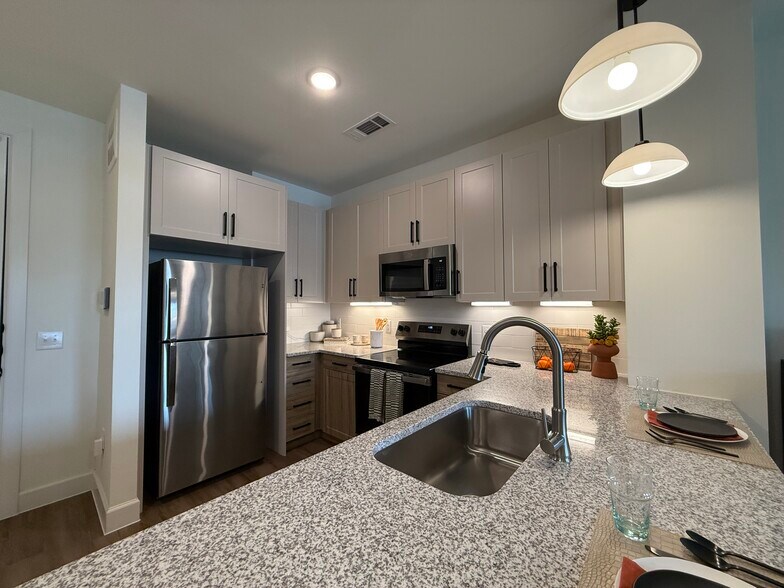 Building Photo - 3144 Gorge Way