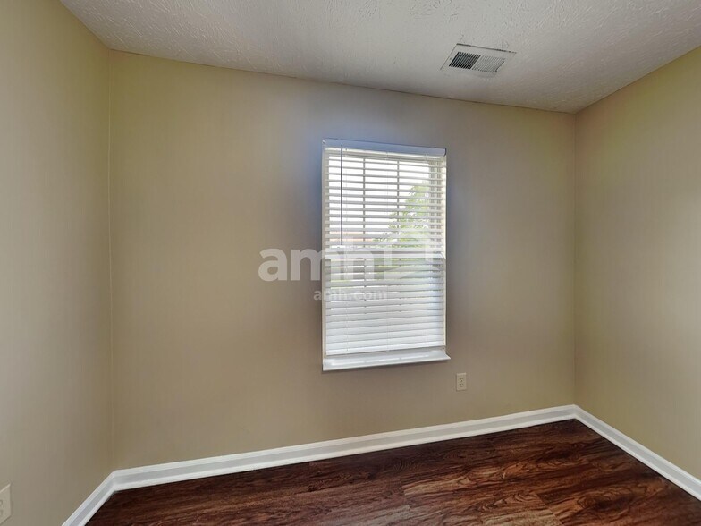 Building Photo - 6591 W Irving Dr