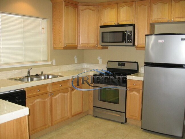 Building Photo - 406 Hetherington Cir