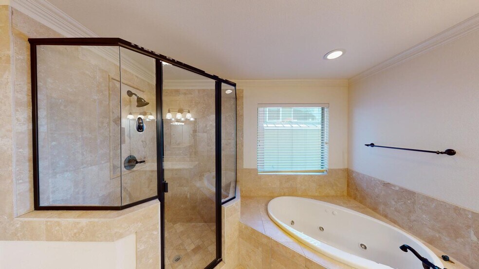 Building Photo - Elegant Central Dallas home 2.5 blocks from Knox-Henderson