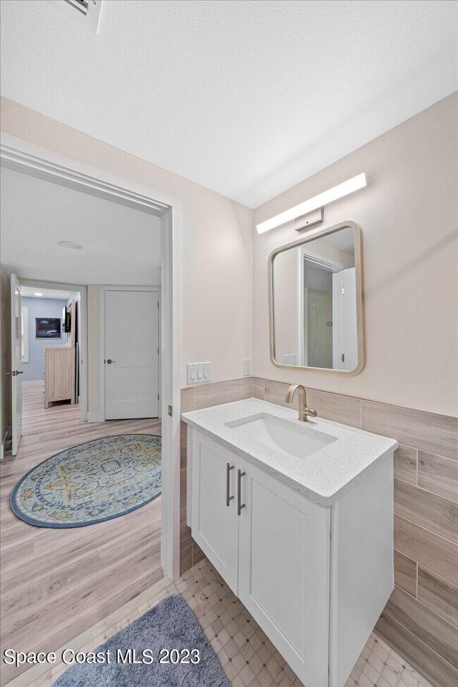 Building Photo - 7801 Ridgewood Ave