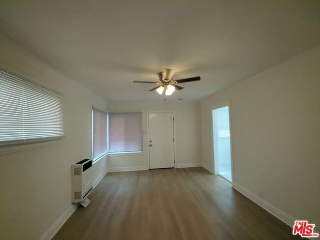 Building Photo - 4215 S Budlong Ave