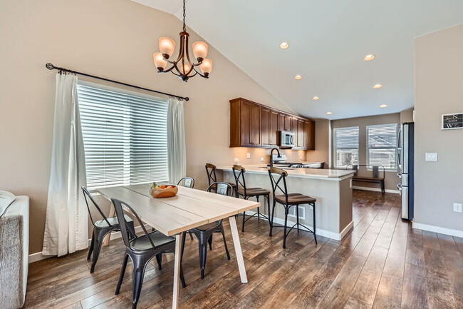 Building Photo - 1079 Parkline Ln