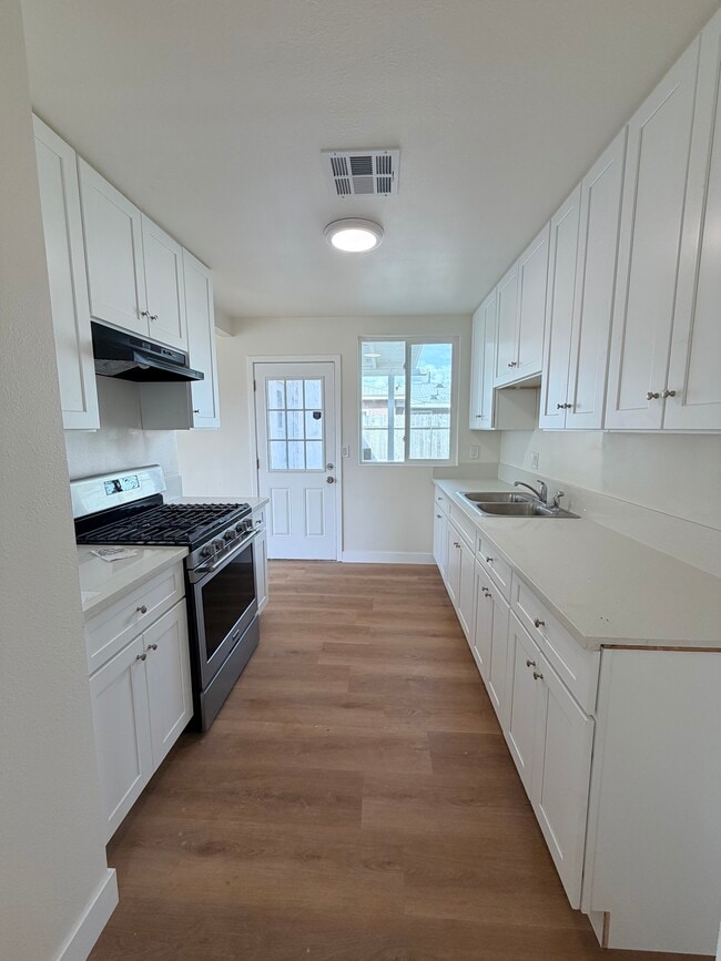 Building Photo - 7767 Colwyn Ave