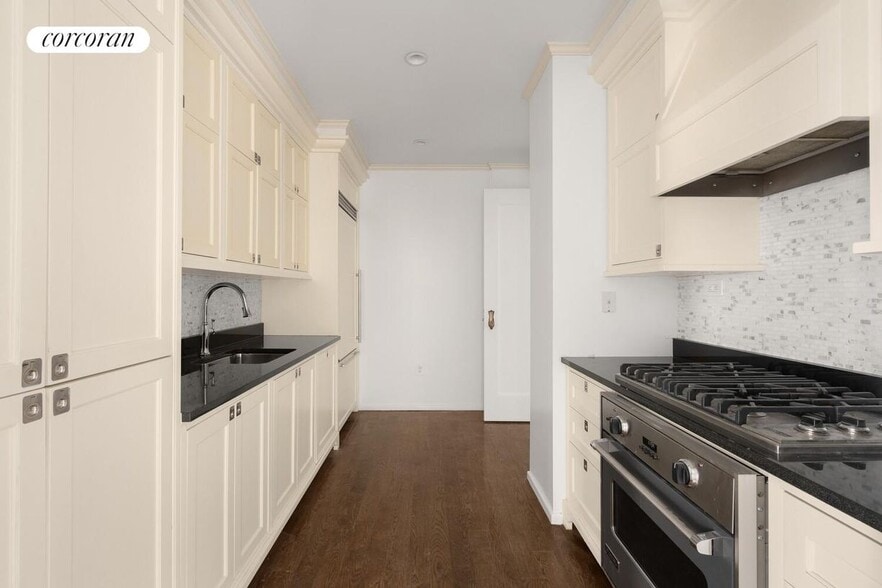 Building Photo - 1 Central Park S