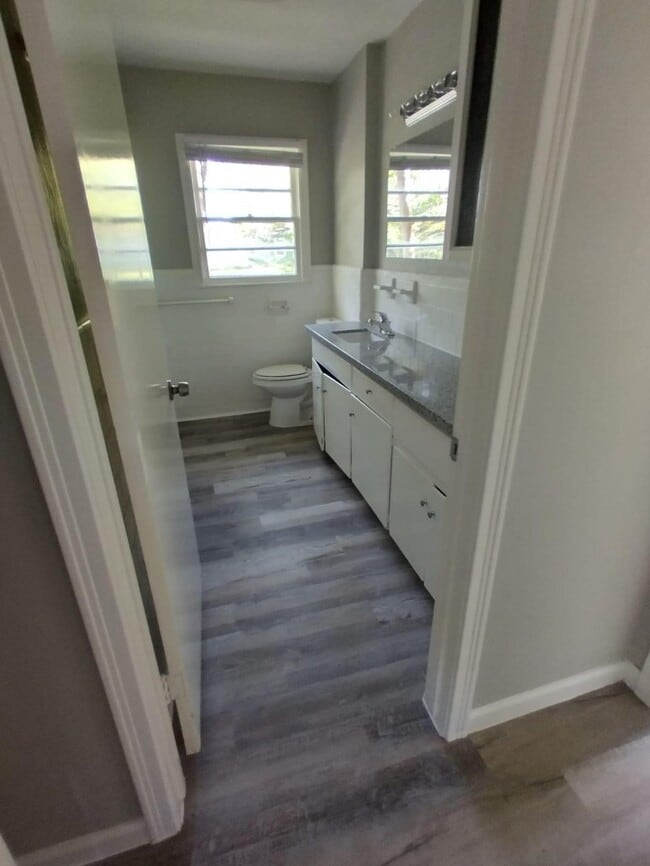 Building Photo - 1220 Walnut St