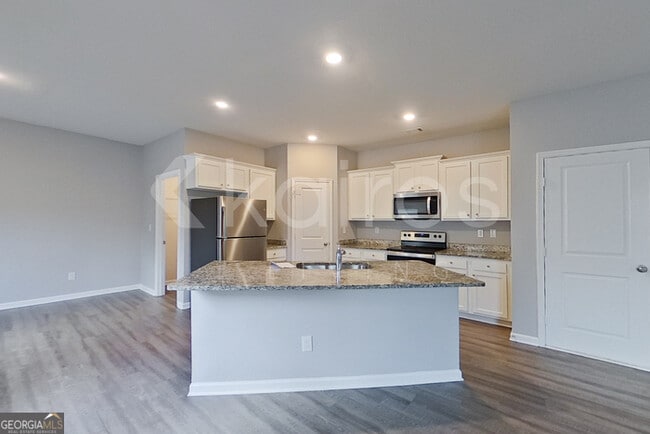 Building Photo - 3440 Bridgewood Dr