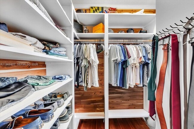 Building Photo - 1033 NE 17th Way