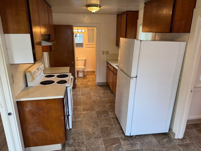 Building Photo - Cute 1 bedroom 1 bathroom house in Eugene!