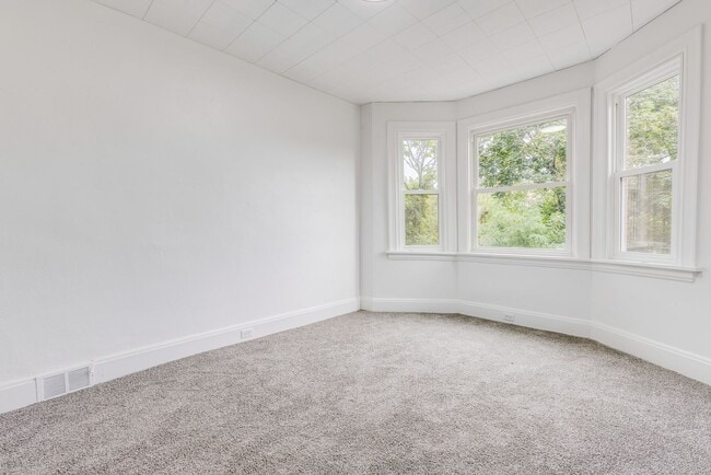 Building Photo - AVAILABLE NOW - Fully Renovated Mount Wash...