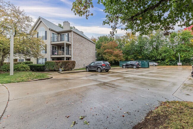 Building Photo - Completely renvovated 2 bedroom/2 bathroom...