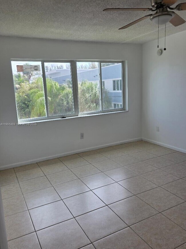 Building Photo - 14830 Naranja Lakes Blvd