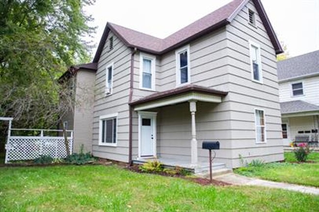 Primary Photo - 4 bedroom 2 bath home
