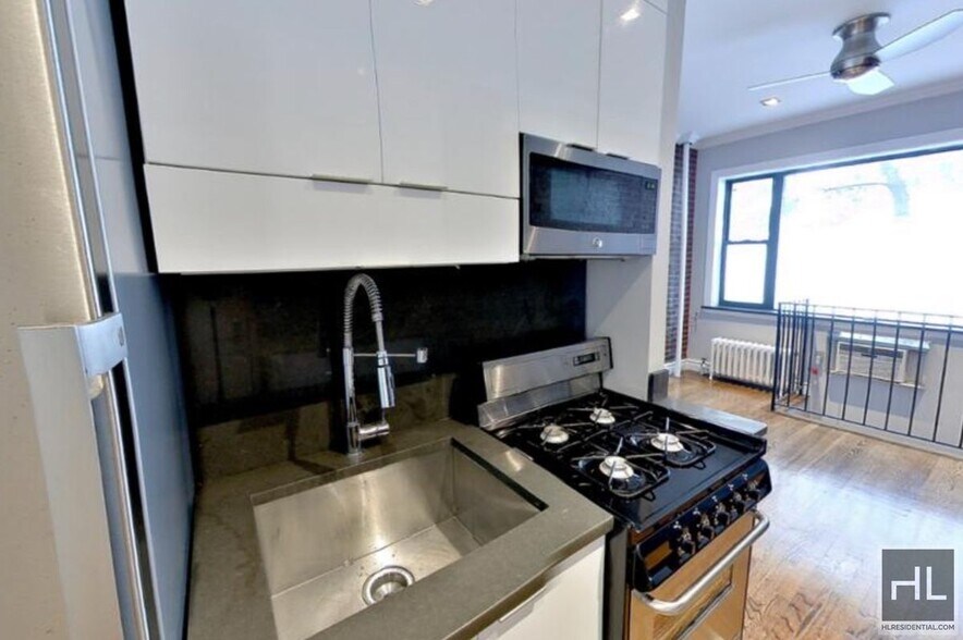 Building Photo - East 13th Street