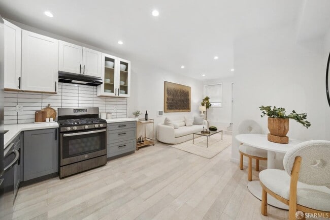 Building Photo - 202 (17-19 Card Aly)