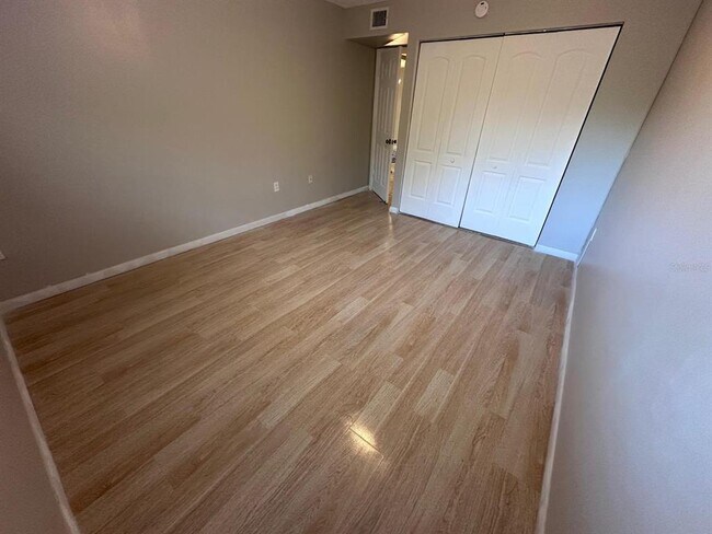 Building Photo - 721 N Pine Island Rd