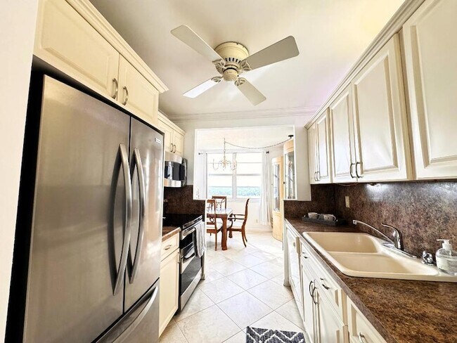 Building Photo - 2121 N Ocean Blvd