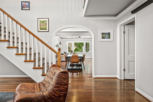 Building Photo - 208 W 34th St