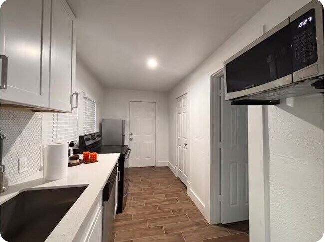 Building Photo - 7427 Avenue H